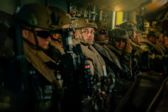 Langs kontaktlinjen: De forente staters marinekorps